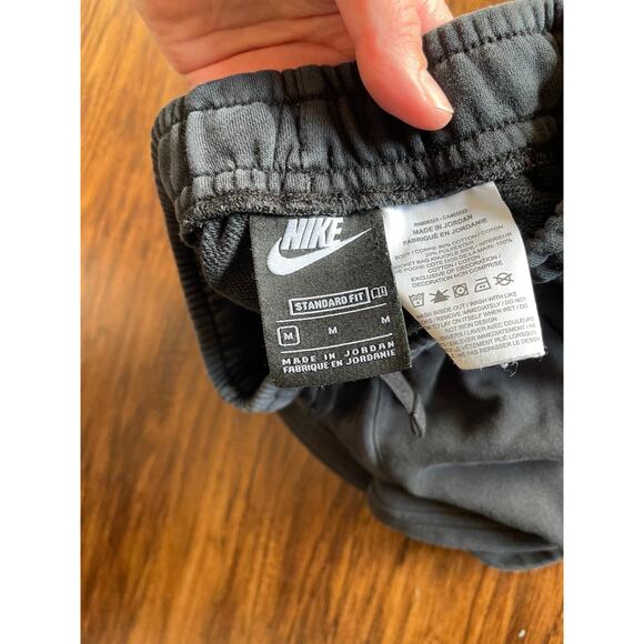 Nike boys medium soft shorts - Picture 3 of 3